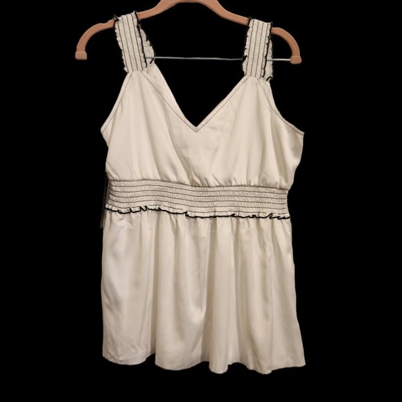 NWT Rampage Flowy Sleeveless White V Neck Blouse Size L - Picture 4 of 6
